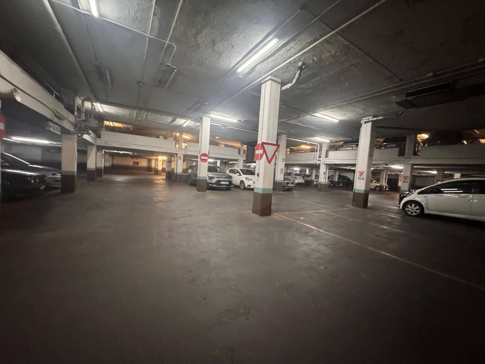 Garage for sale in Madrid city - € 48,630 (Ref: 10014965)