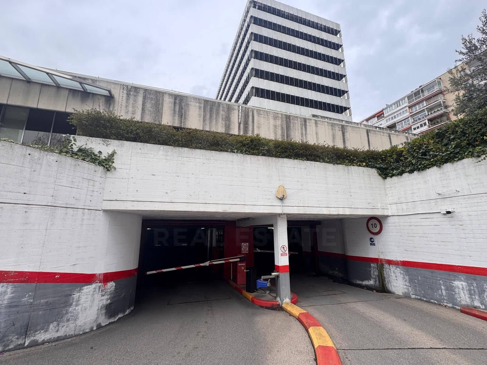 Garage for sale in Madrid city - € 48,630 (Ref: 10014965)