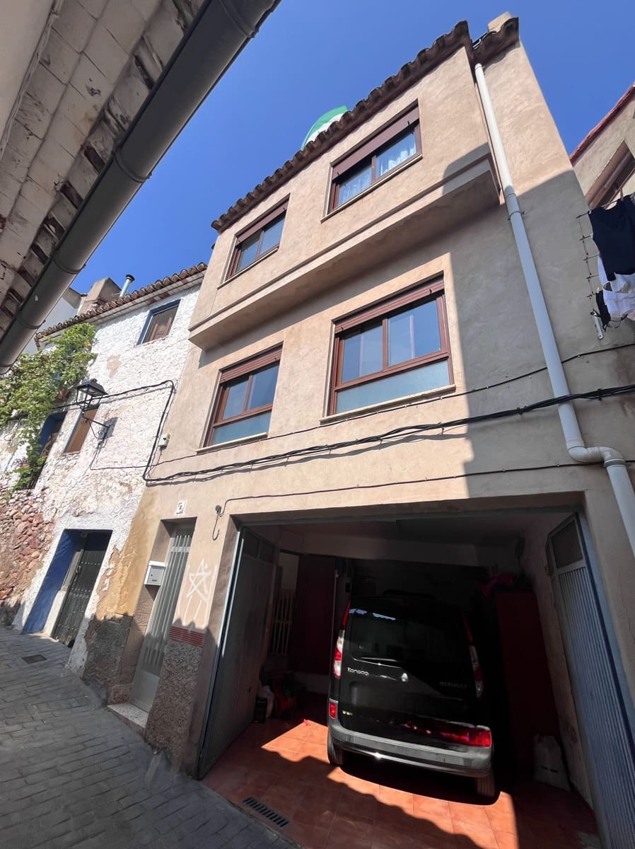 3 bedroom Townhouse for sale in Eslida with garage - € 109,000 (Ref: 10014968)
