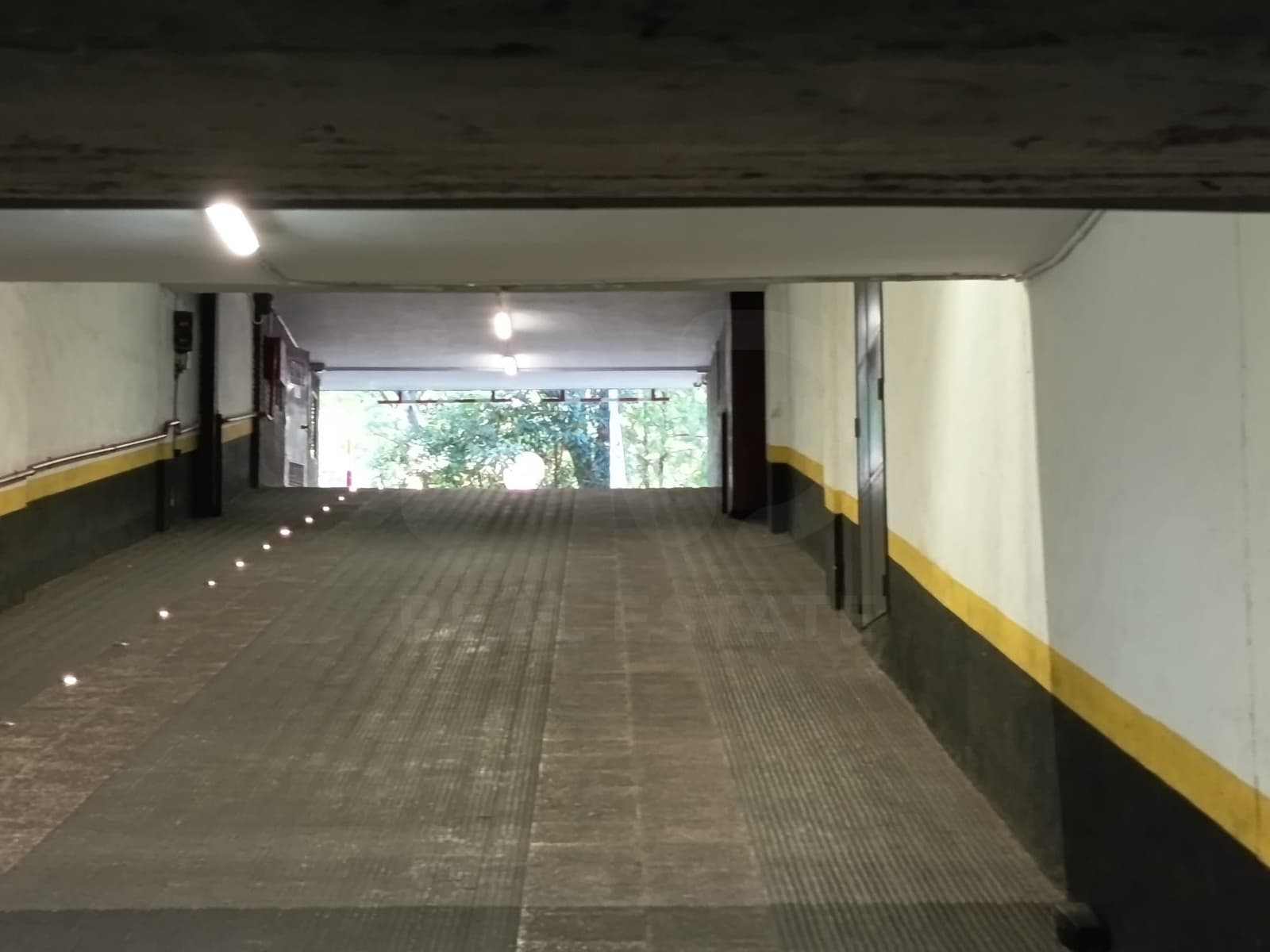 Garage for sale in Madrid city - € 22,000 (Ref: 10014970)