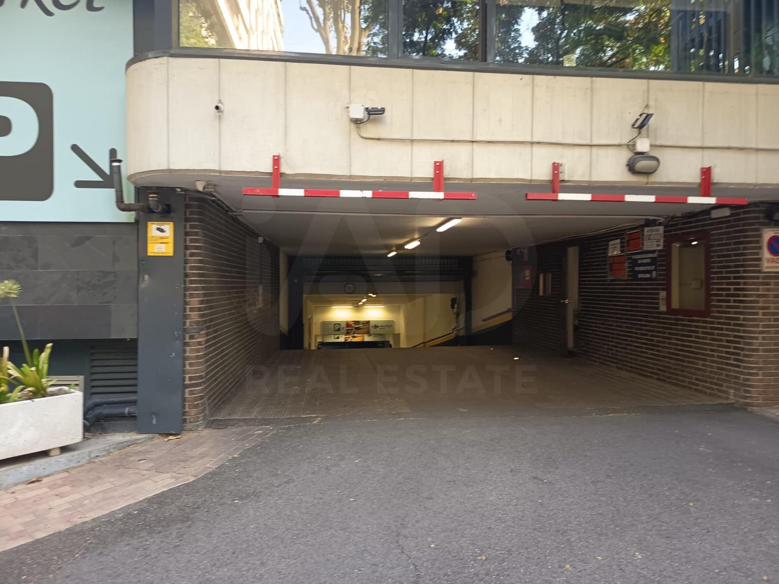 Garage for sale in Madrid city - € 22,000 (Ref: 10014970)