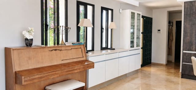 Casa de 7 habitaciones en El Faro de Calaburra - Chaparral, Mijas en venta con piscina garaje - 1.350.000 € (Ref: 10014971)