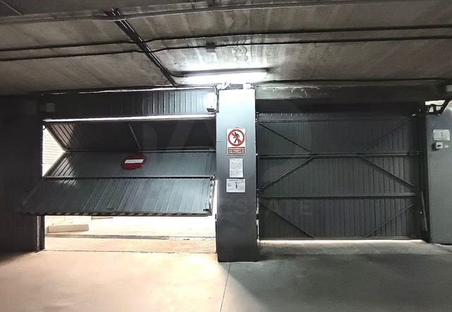Garage for sale in Pacífico, Madrid city - € 12,452 (Ref: 10014976)