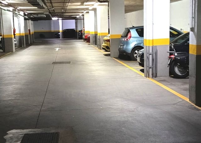 Garage for sale in Pacífico, Madrid city - € 12,452 (Ref: 10014976)