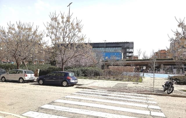 Garage for sale in Pacífico, Madrid city - € 12,452 (Ref: 10014976)