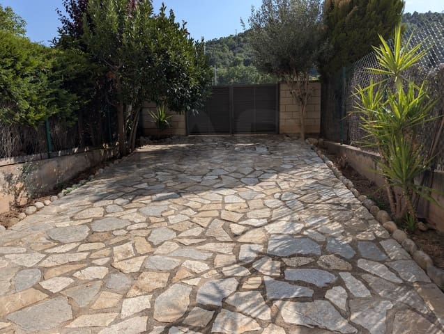 Adosado de 3 habitaciones en Puig-reig en venta con garaje - 329.000 € (Ref: 10015632)