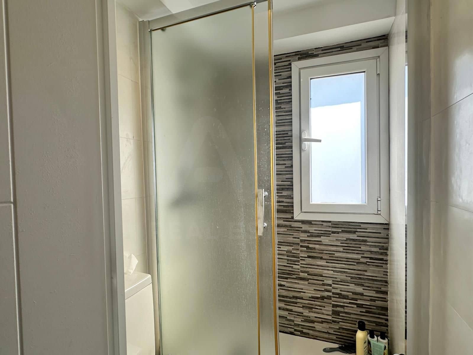 3 bedroom Apartment for sale in Barcelona city - € 350,000 (Ref: 10016778)