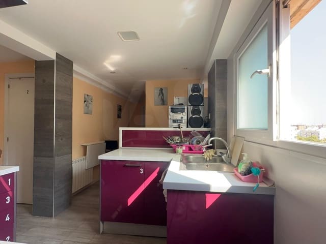 3 bedroom Apartment for sale in La Verneda i La Pau, Barcelona city - € 350,000 (Ref: 10016778)