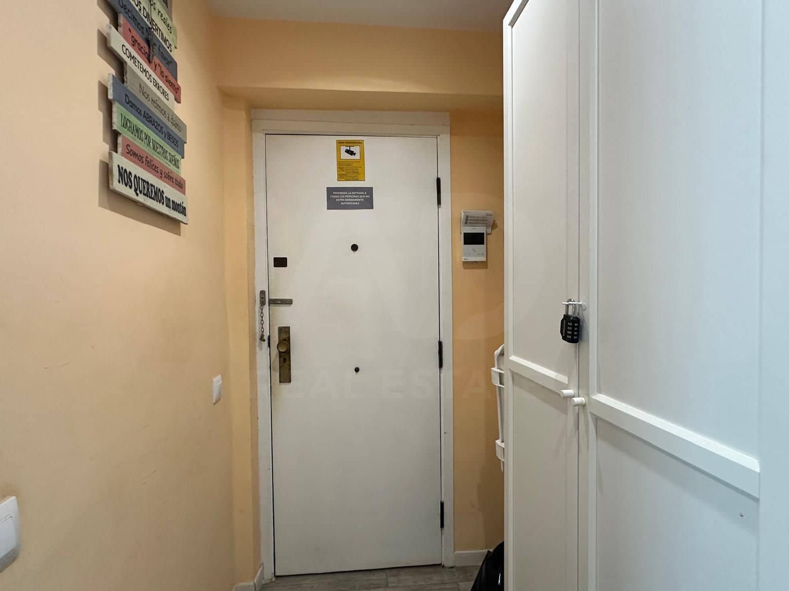 3 bedroom Apartment for sale in Barcelona city - € 350,000 (Ref: 10016778)