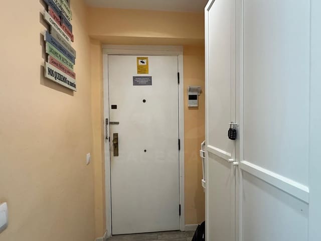 3 bedroom Apartment for sale in La Verneda i La Pau, Barcelona city - € 350,000 (Ref: 10016778)