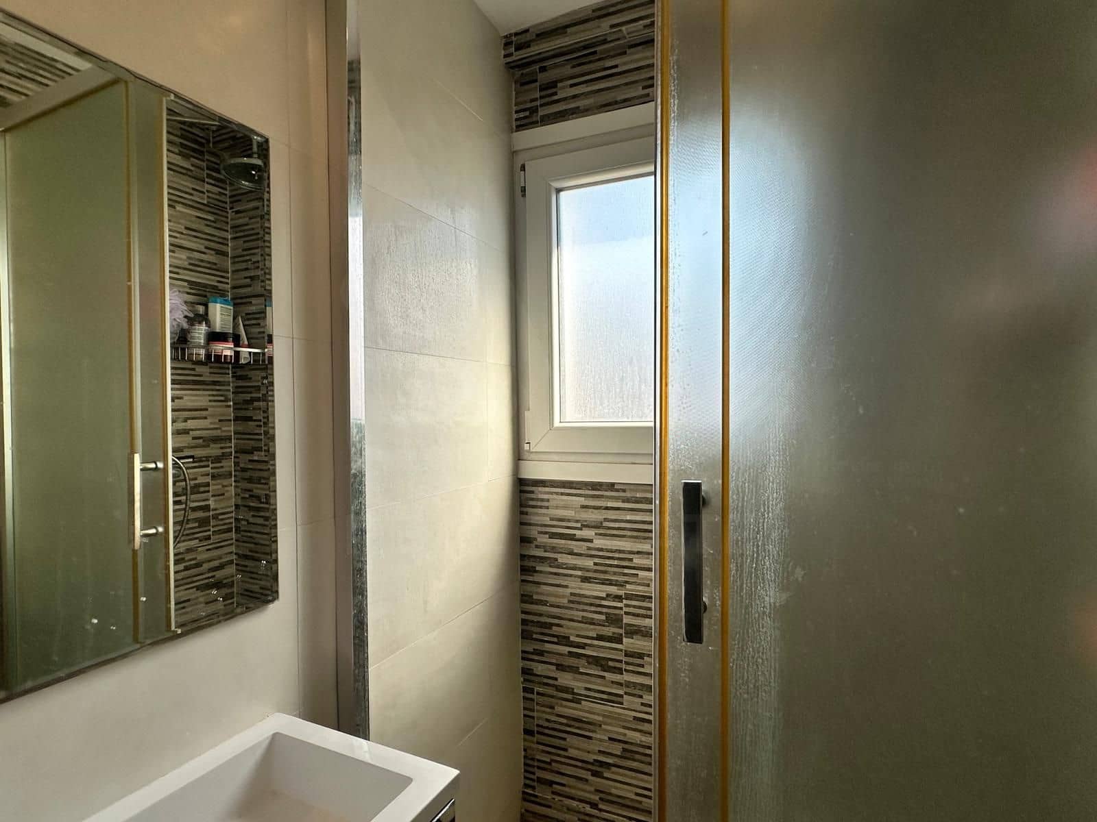 3 bedroom Apartment for sale in Barcelona city - € 350,000 (Ref: 10016778)