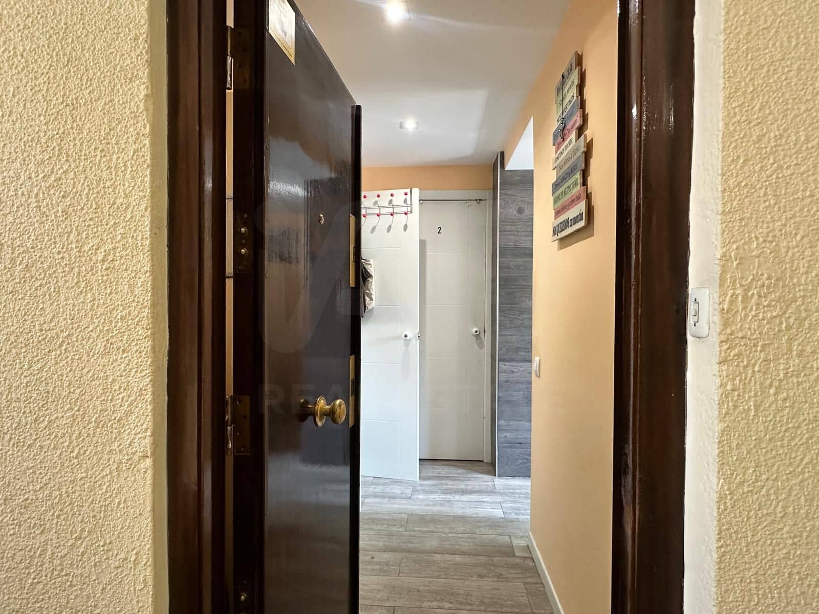 3 bedroom Apartment for sale in Barcelona city - € 350,000 (Ref: 10016778)