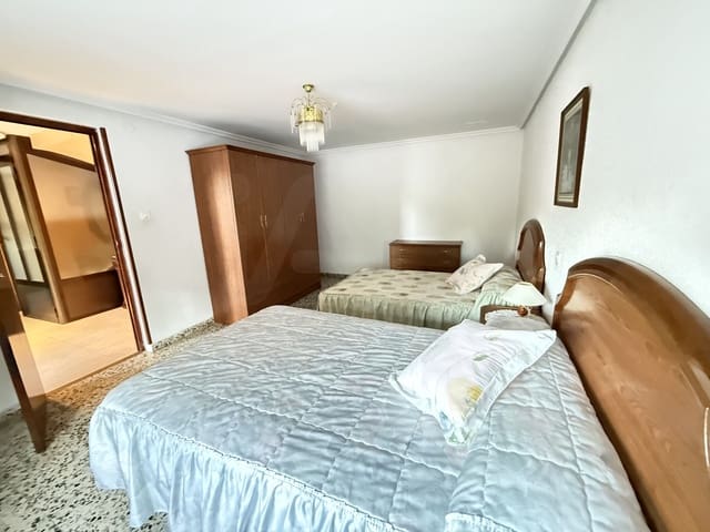3 bedroom Townhouse for sale in Villamañán with garage - € 85,000 (Ref: 10016780)