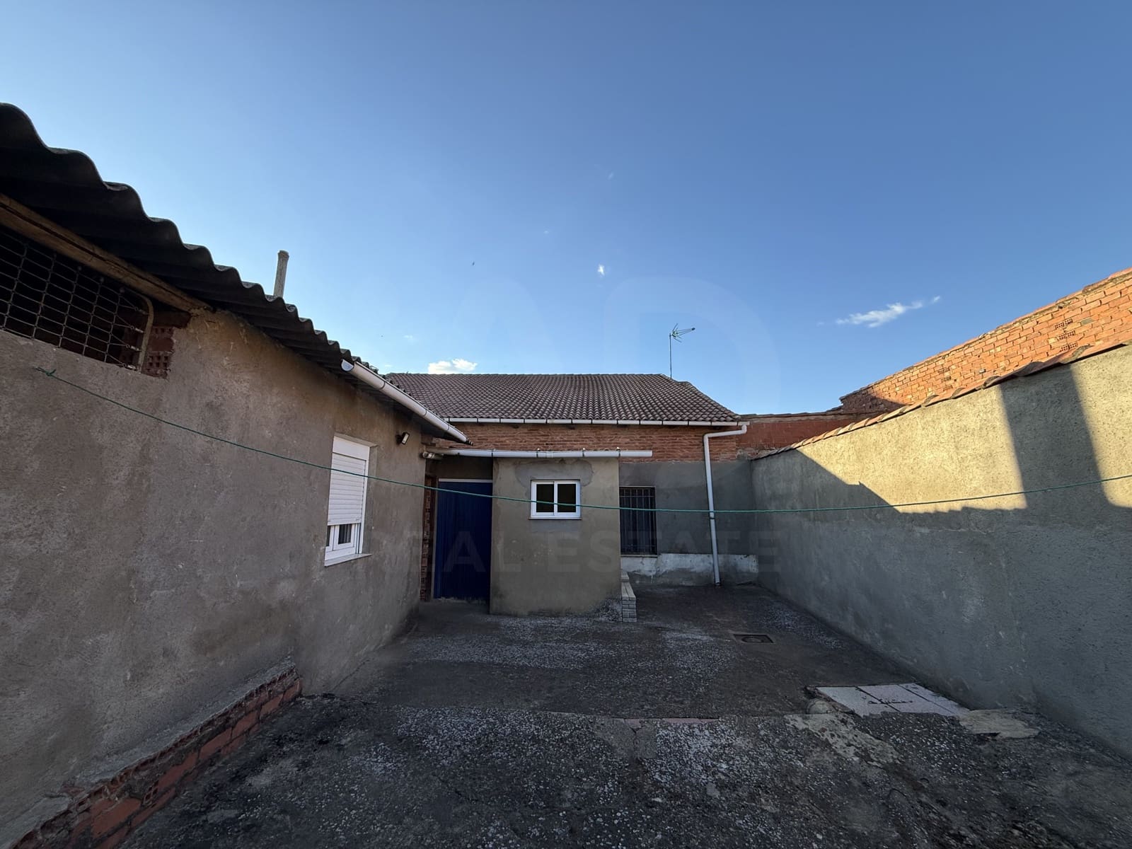 3 bedroom Townhouse for sale in Villamanan with garage - € 85,000 (Ref: 10016780)