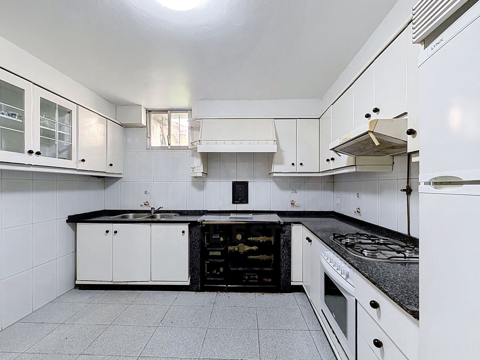 4 bedroom Townhouse for sale in Pontevedra city with garage - € 185,000 (Ref: 10016984)