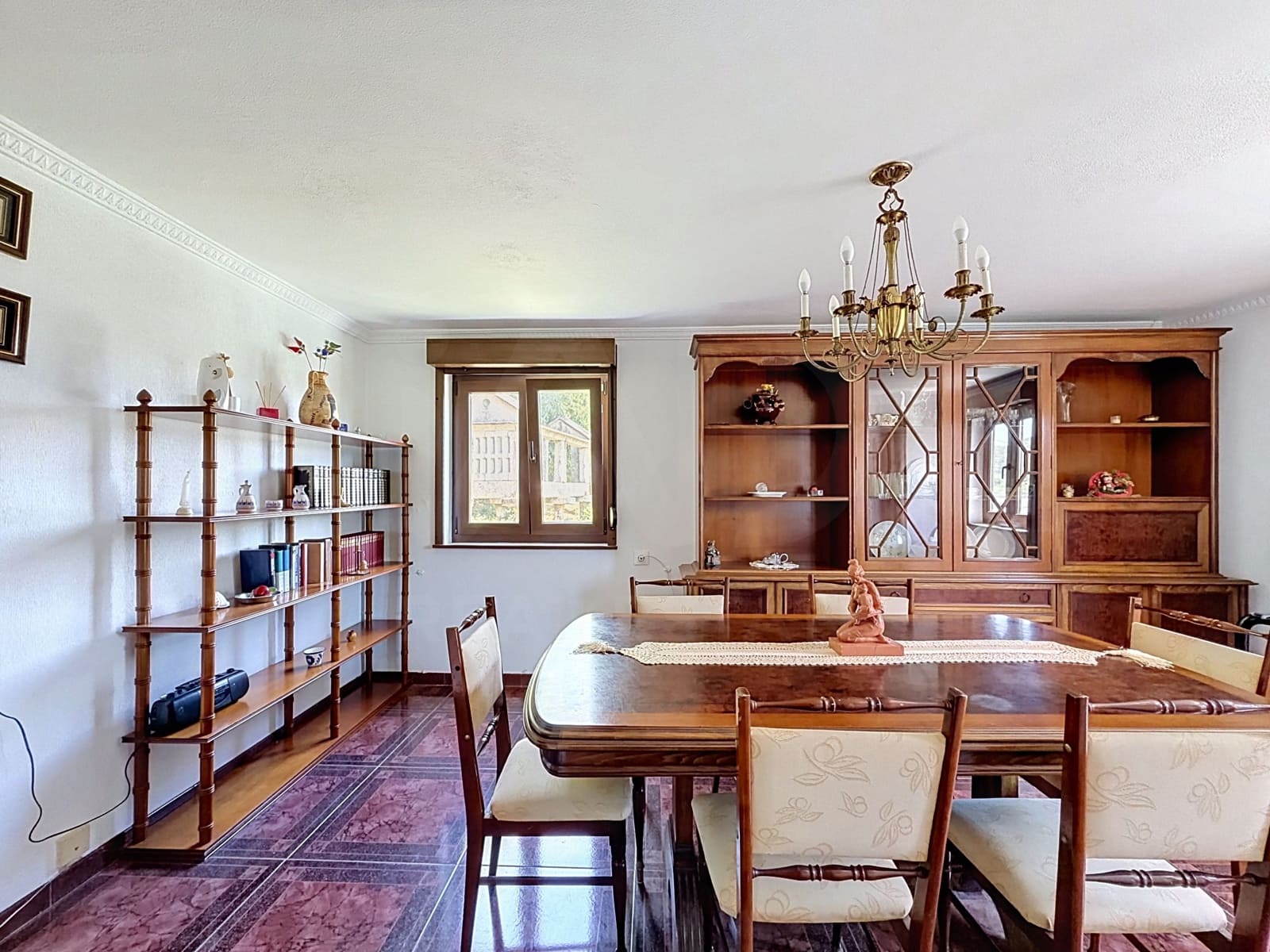 4 bedroom Townhouse for sale in Pontevedra city with garage - € 185,000 (Ref: 10016984)