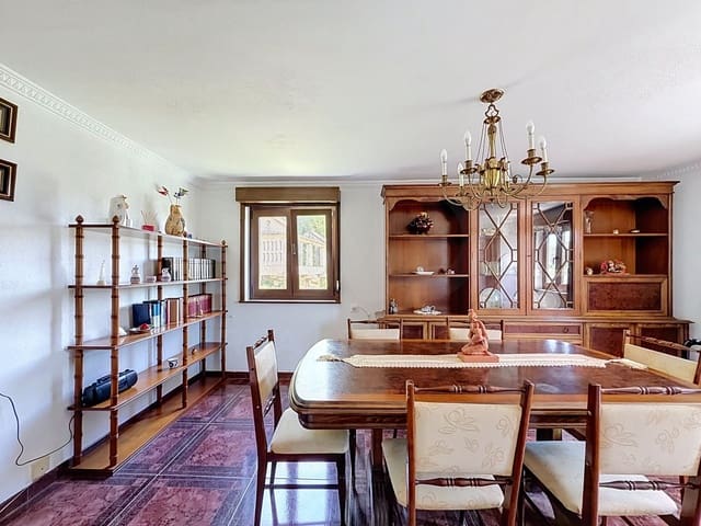 4 bedroom Townhouse for sale in Pontevedra city - € 185,000 (Ref: 10016984)