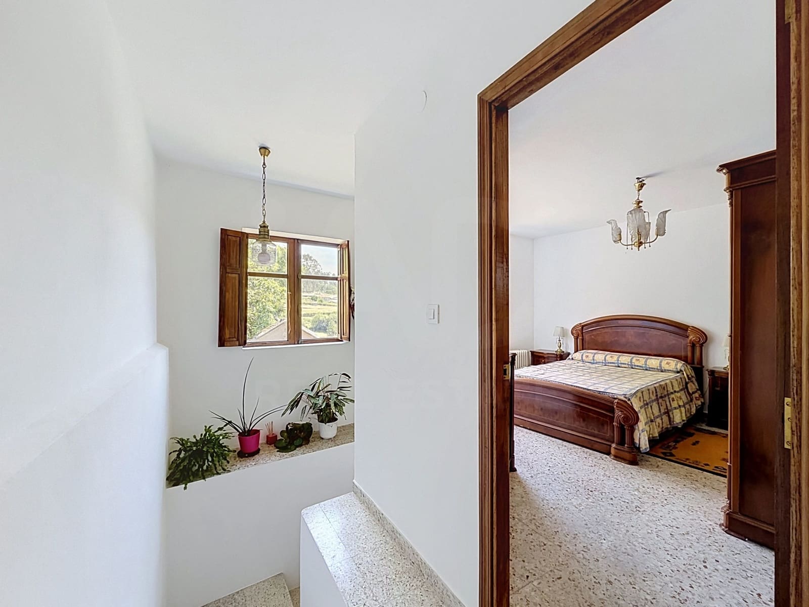 4 bedroom Townhouse for sale in Pontevedra city with garage - € 185,000 (Ref: 10016984)