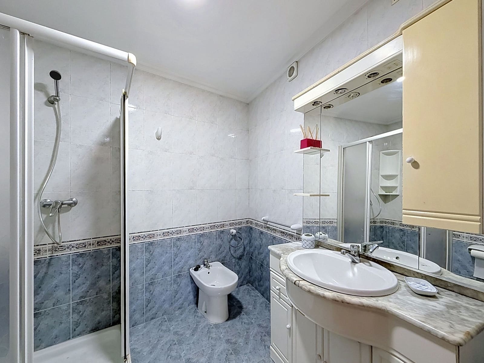 4 bedroom Townhouse for sale in Pontevedra city with garage - € 185,000 (Ref: 10016984)