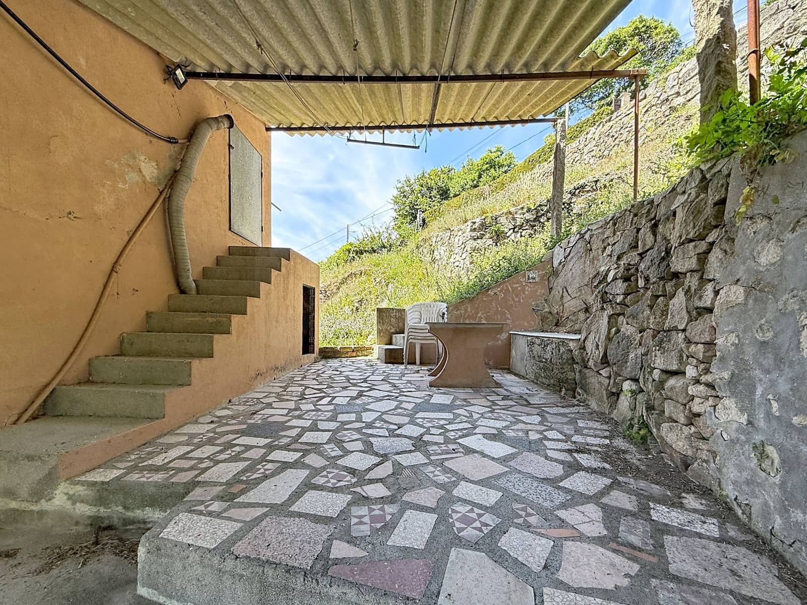 4 bedroom Townhouse for sale in Pontevedra city with garage - € 185,000 (Ref: 10016984)