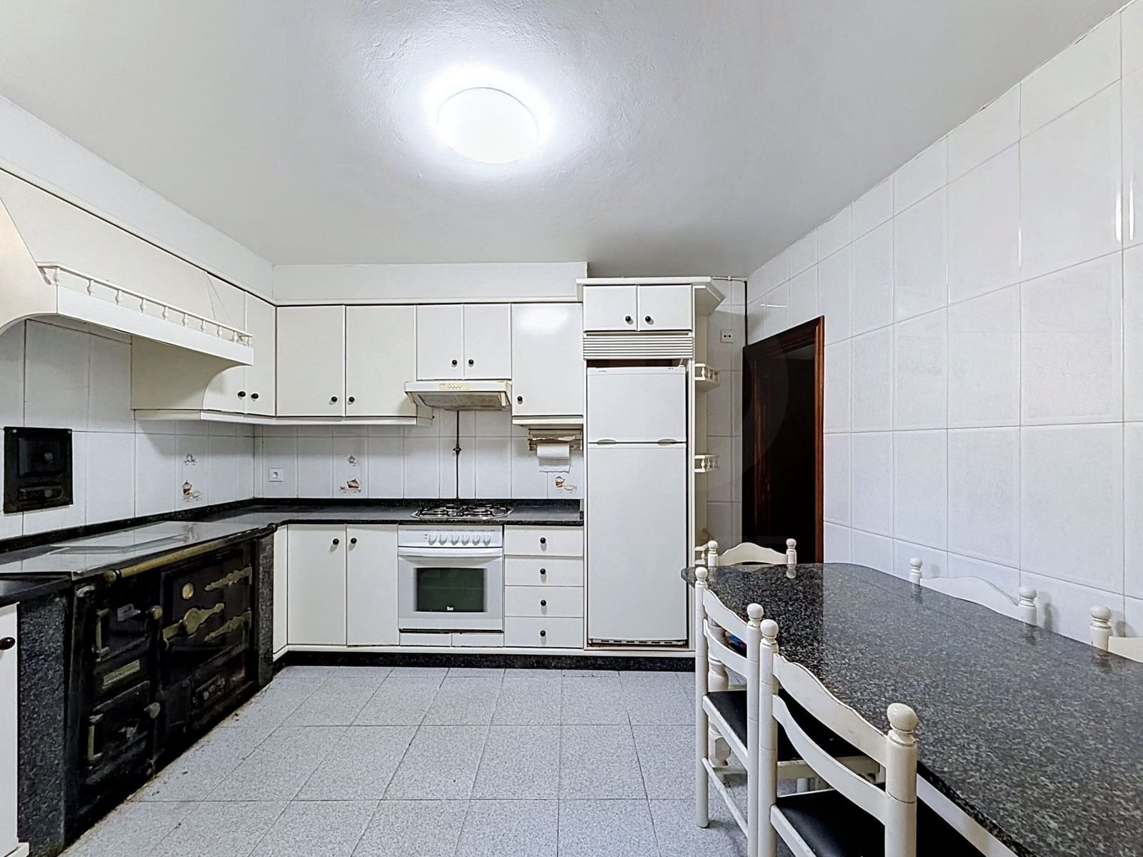 4 bedroom Townhouse for sale in Pontevedra city with garage - € 185,000 (Ref: 10016984)