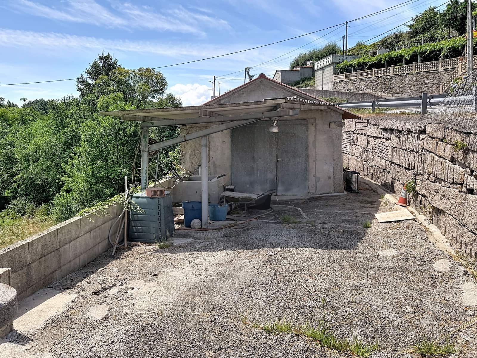 4 bedroom Townhouse for sale in Pontevedra city with garage - € 185,000 (Ref: 10016984)