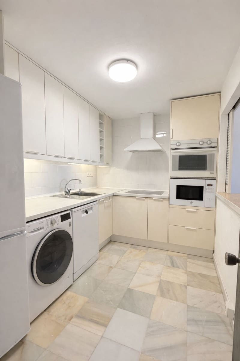 1 bedroom Apartment for sale in Marbella - € 695,000 (Ref: 10016989)