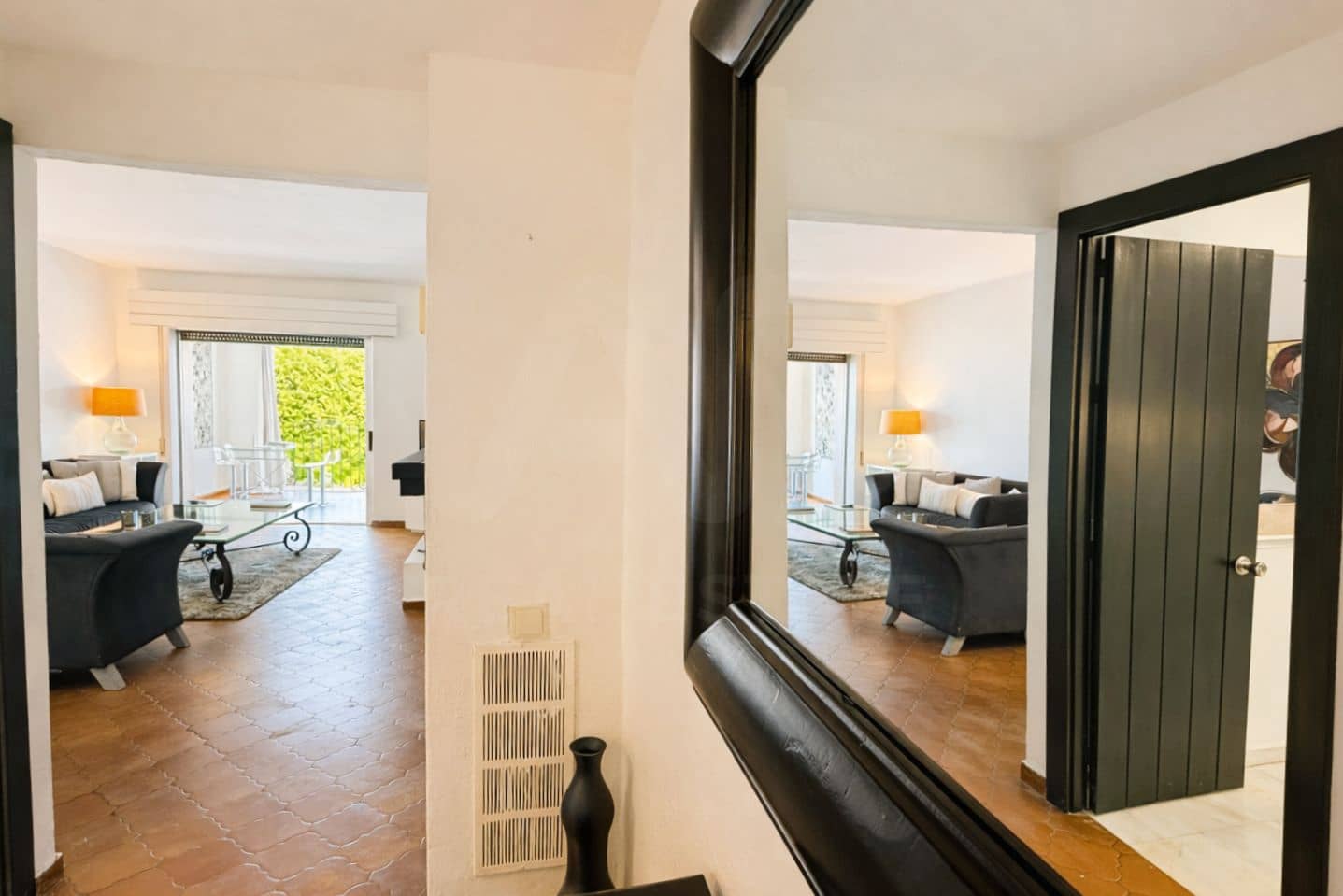1 bedroom Apartment for sale in Marbella - € 695,000 (Ref: 10016989)
