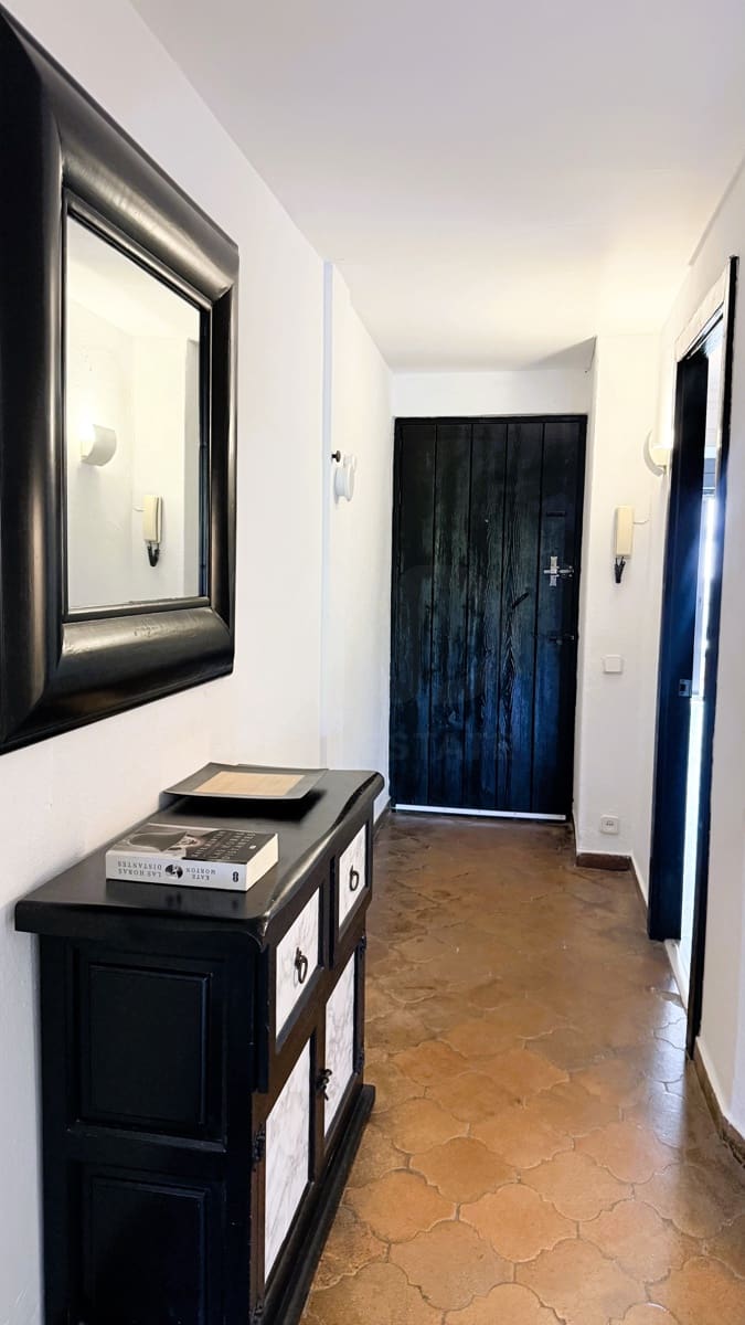 1 bedroom Apartment for sale in Marbella - € 695,000 (Ref: 10016989)