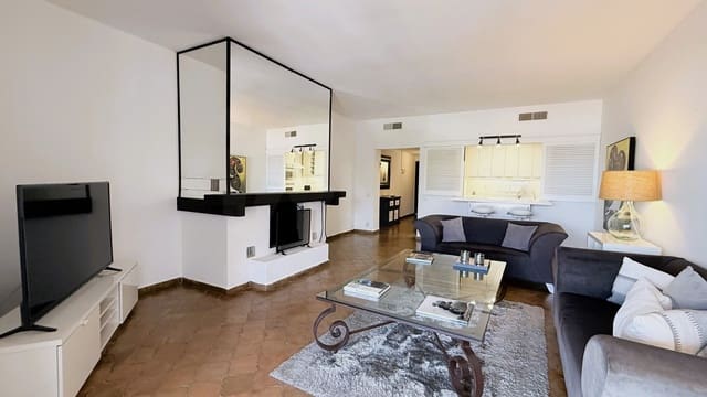 1 bedroom Apartment for sale in Puerto Banus, Marbella - € 695,000 (Ref: 10016989)