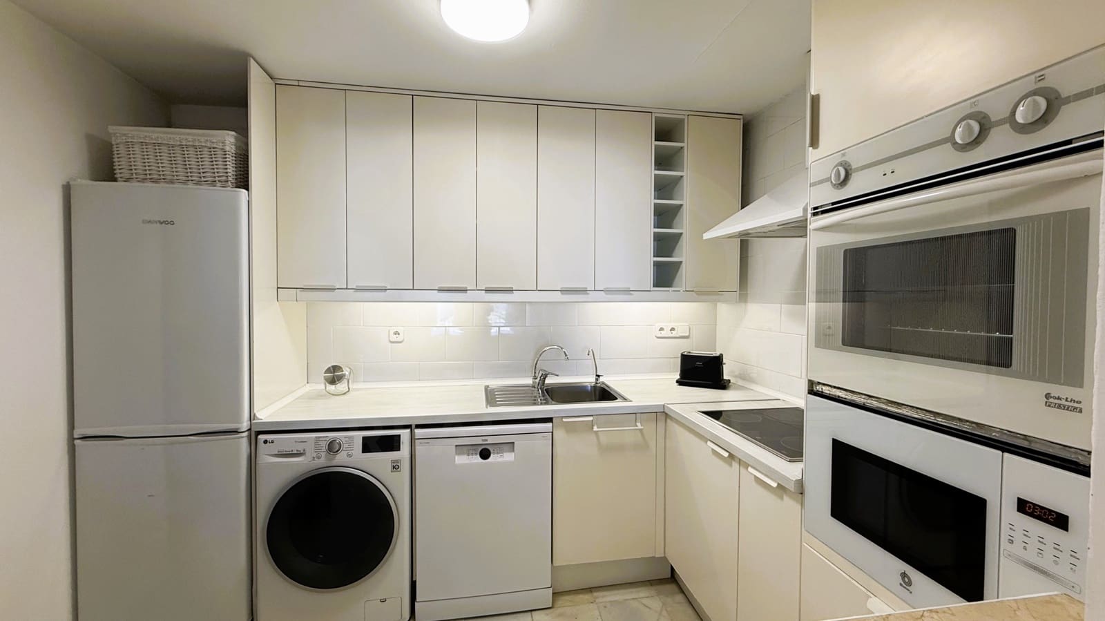 1 bedroom Apartment for sale in Marbella - € 695,000 (Ref: 10016989)