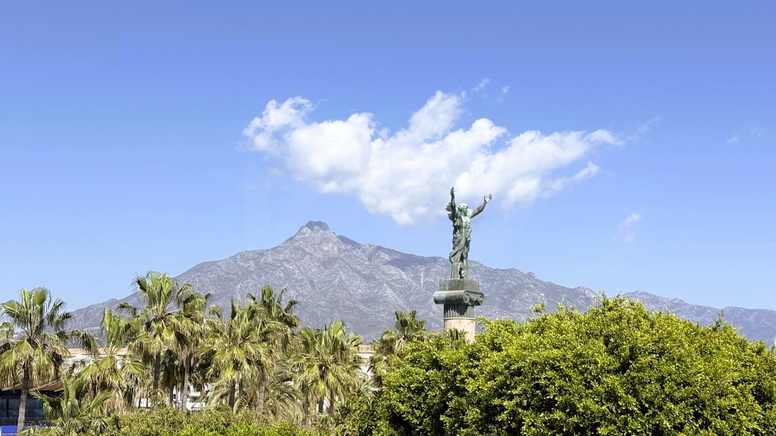 1 bedroom Apartment for sale in Marbella - € 695,000 (Ref: 10016989)