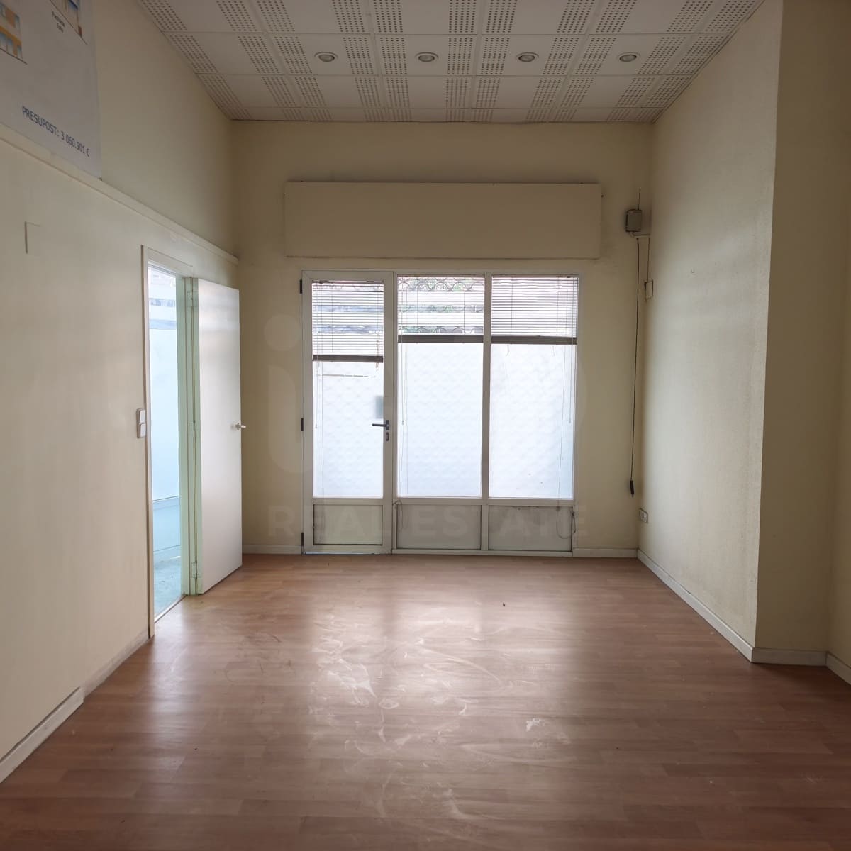 Commercial for sale in Valencia city - € 125,000 (Ref: 10016997)