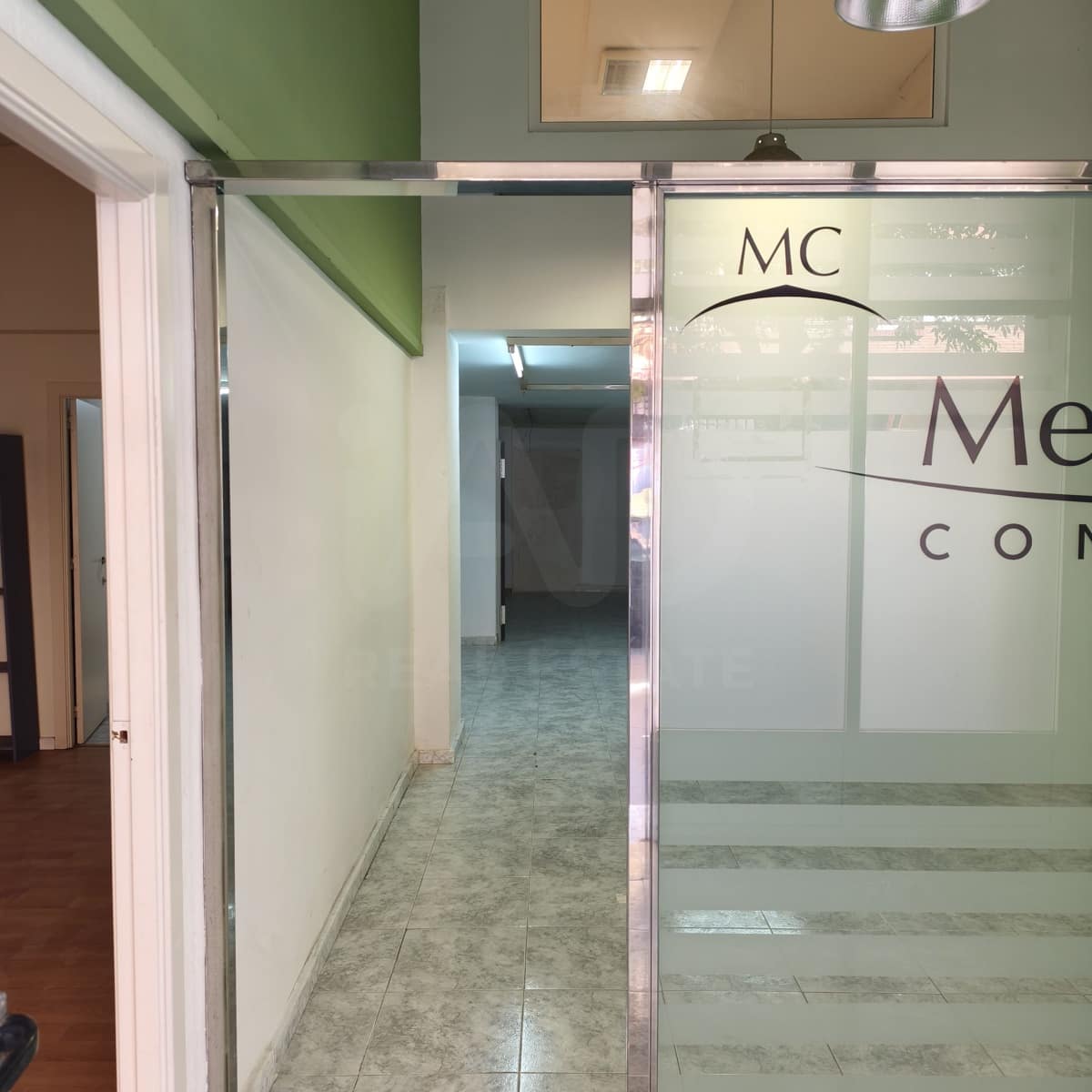 Commercial for sale in Valencia city - € 125,000 (Ref: 10016997)