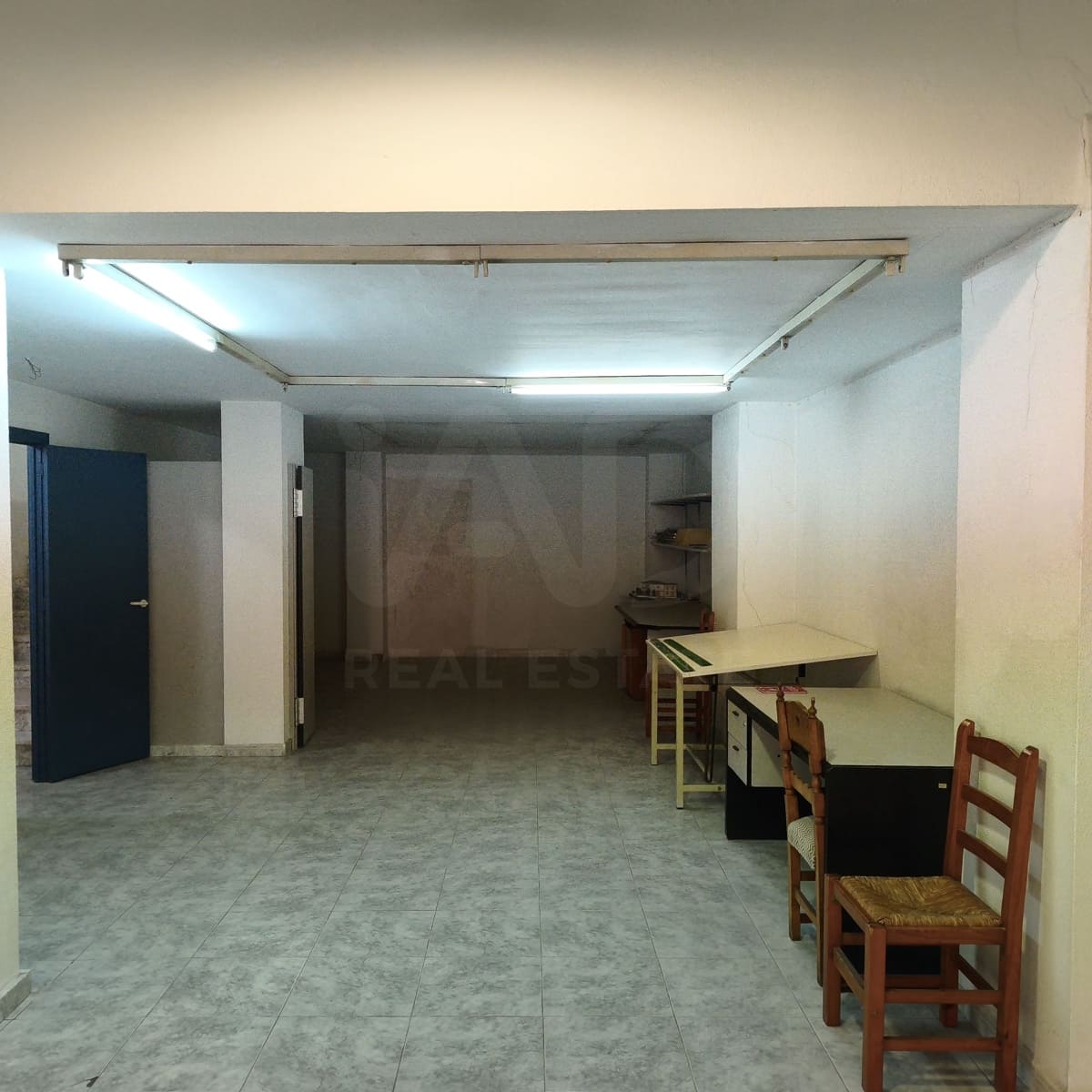 Commercial for sale in Valencia city - € 125,000 (Ref: 10016997)