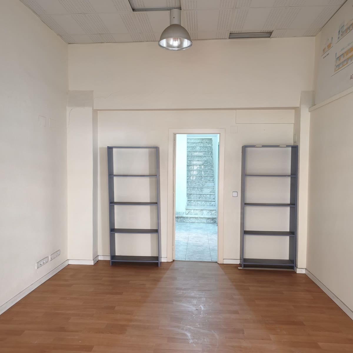 Commercial for sale in Valencia city - € 125,000 (Ref: 10016997)