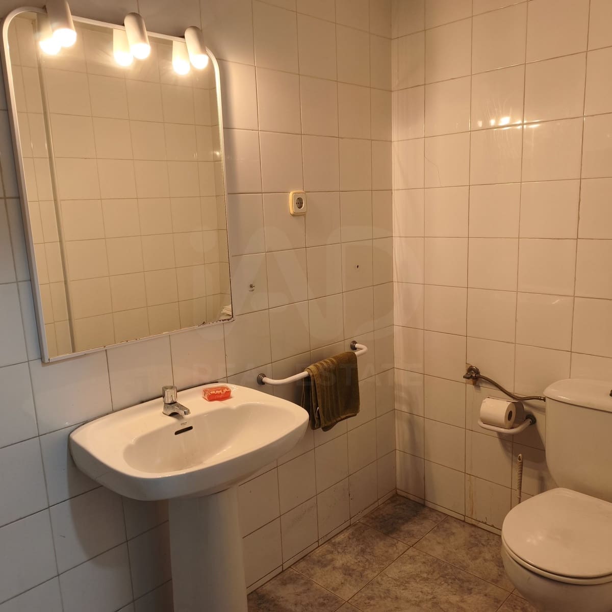 Commercial for sale in Valencia city - € 125,000 (Ref: 10016997)