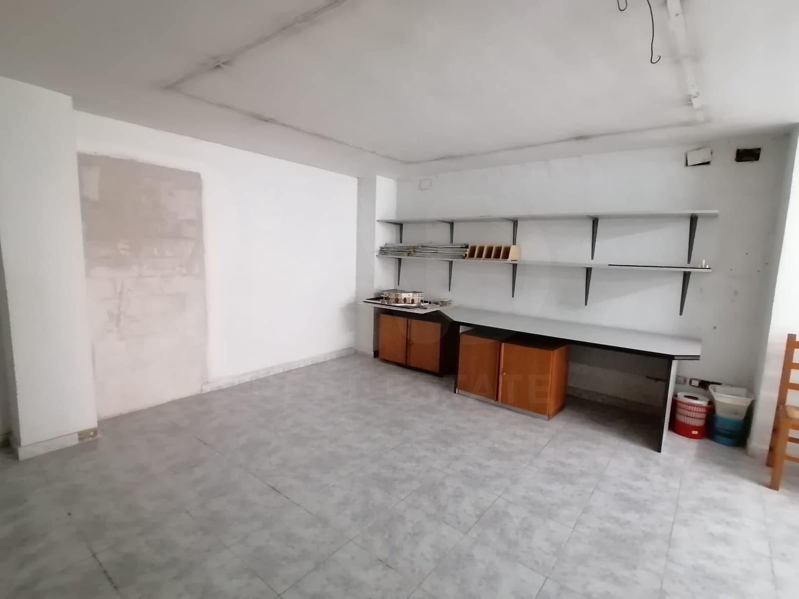 Commercial for sale in Valencia city - € 125,000 (Ref: 10016997)