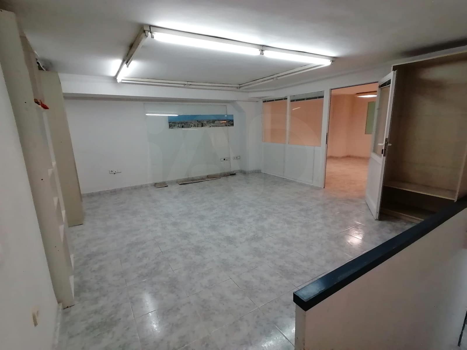 Commercial for sale in Valencia city - € 125,000 (Ref: 10016997)