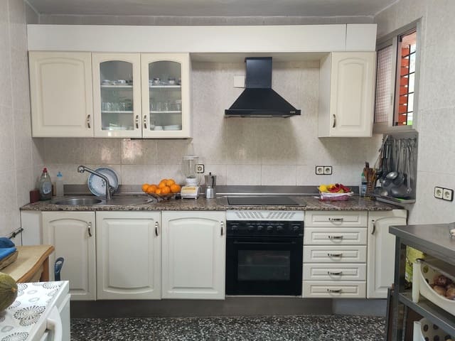 3 quarto Moradia para venda em Sant Vicenç dels Horts com piscina garagem - 360 000 € (Ref: 10018165)