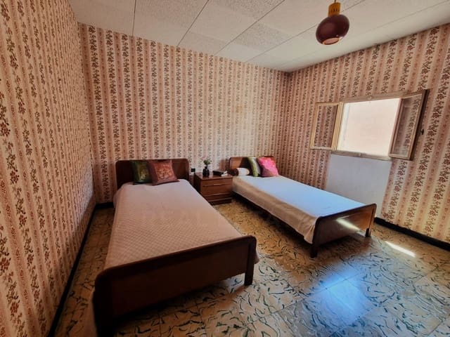 3 slaapkamer Huis te koop in El Pinell de Brai - € 35.000 (Ref: 10018757)