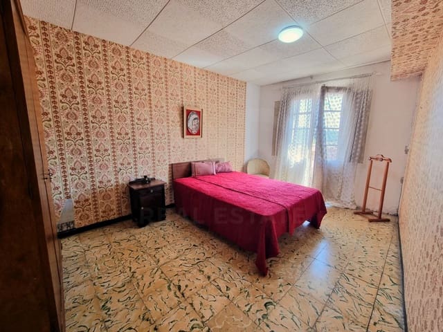 3 slaapkamer Huis te koop in El Pinell de Brai - € 35.000 (Ref: 10018757)