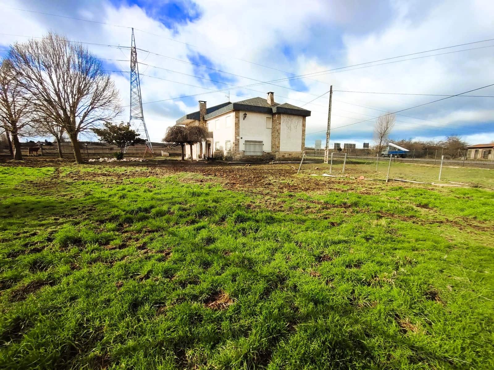 6 bedroom Villa for sale in Astorga with garage - € 260,000 (Ref: 10020029)