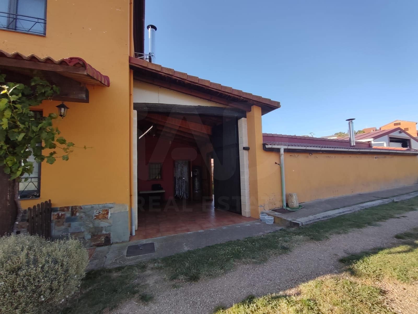 3 Zimmer Villa zu verkaufen in Villaobispo de Otero mit Garage - 259.900 € (Ref: 10020033)