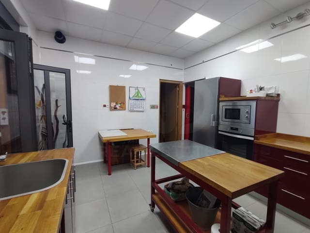 3 makuuhuone Huvila myytävänä paikassa Villaobispo de Otero mukana 
autotalli - 259 900 € (Ref: 10020033)