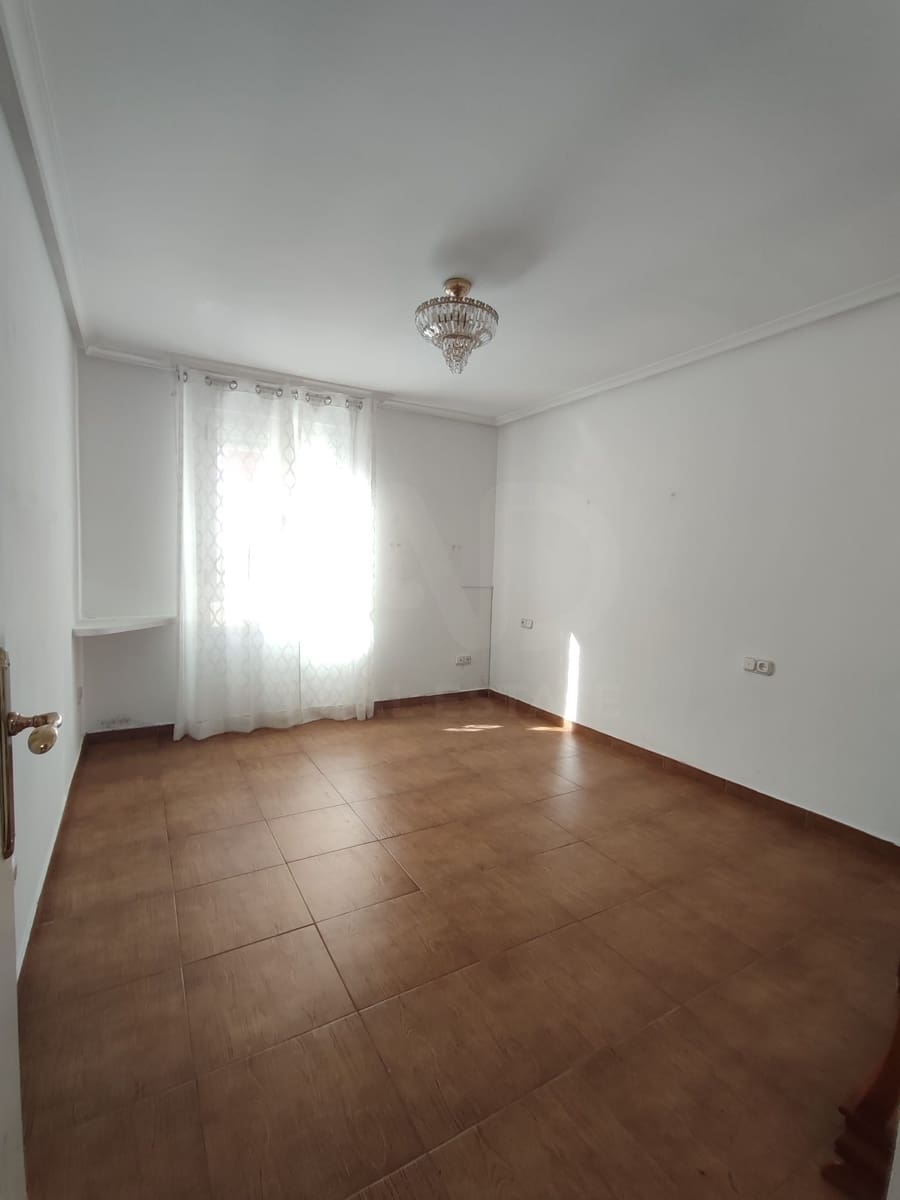 4 quarto Moradia em Banda para venda em Leao cidade - 249 000 € (Ref: 10020037)