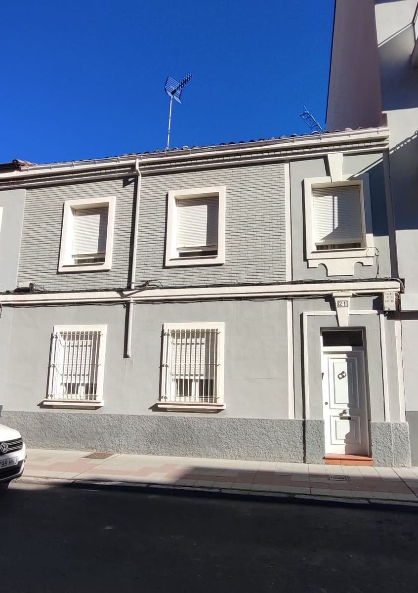 4 quarto Moradia em Banda para venda em Leao cidade - 249 000 € (Ref: 10020037)