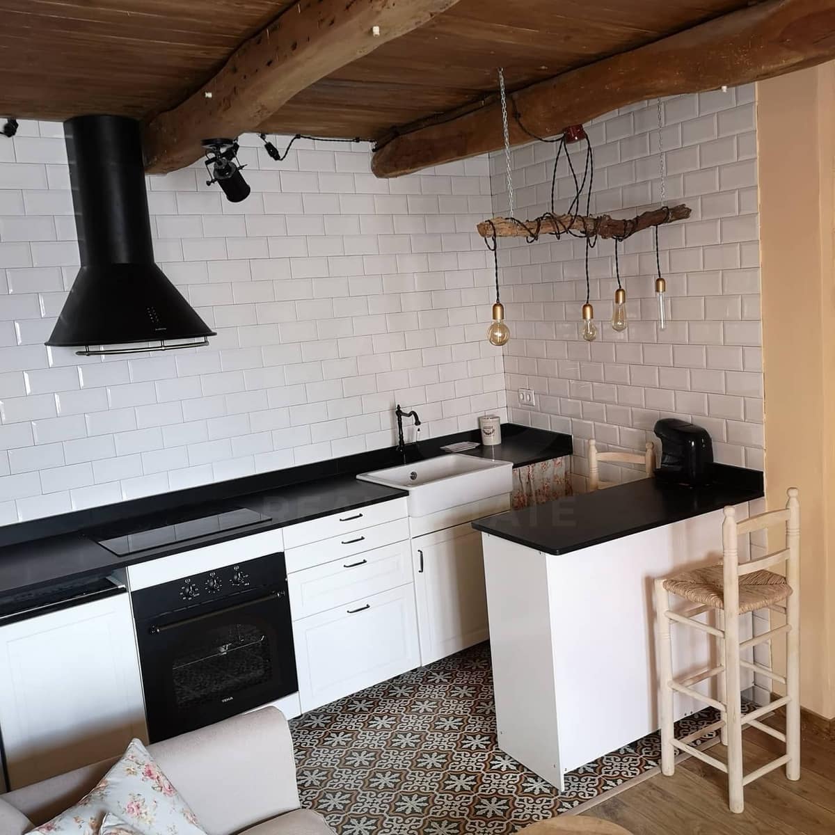 6 slaapkamer Commercieel te koop in Leon stad - € 379.000 (Ref: 10020046)