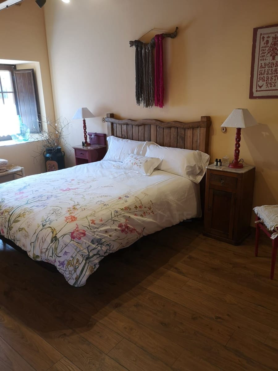 6 slaapkamer Commercieel te koop in Leon stad - € 379.000 (Ref: 10020046)