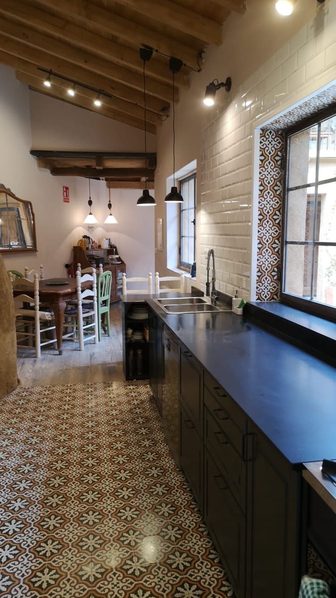 6 slaapkamer Commercieel te koop in Leon stad - € 379.000 (Ref: 10020046)